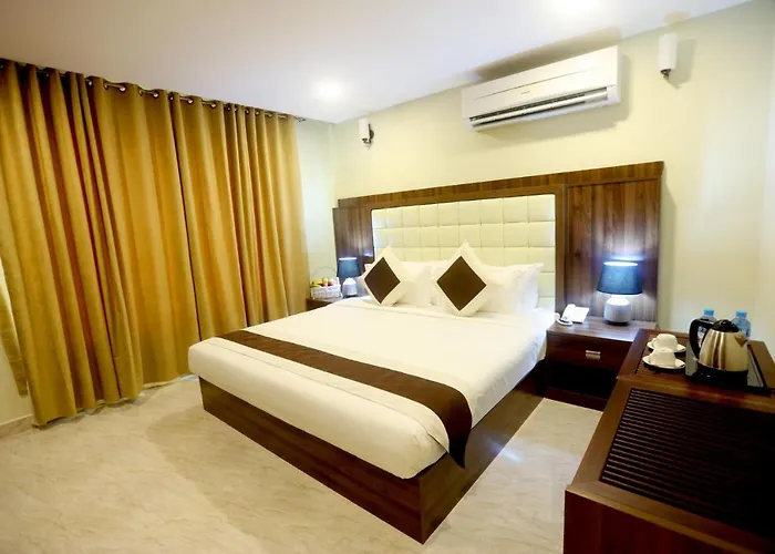 Golden Crown Hotel Alseeb Muscat